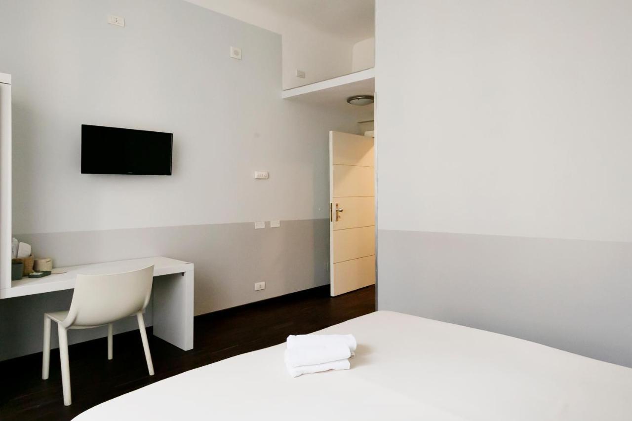 Hotel Dm69 - Termini Monti Crossroads Roma Exterior foto