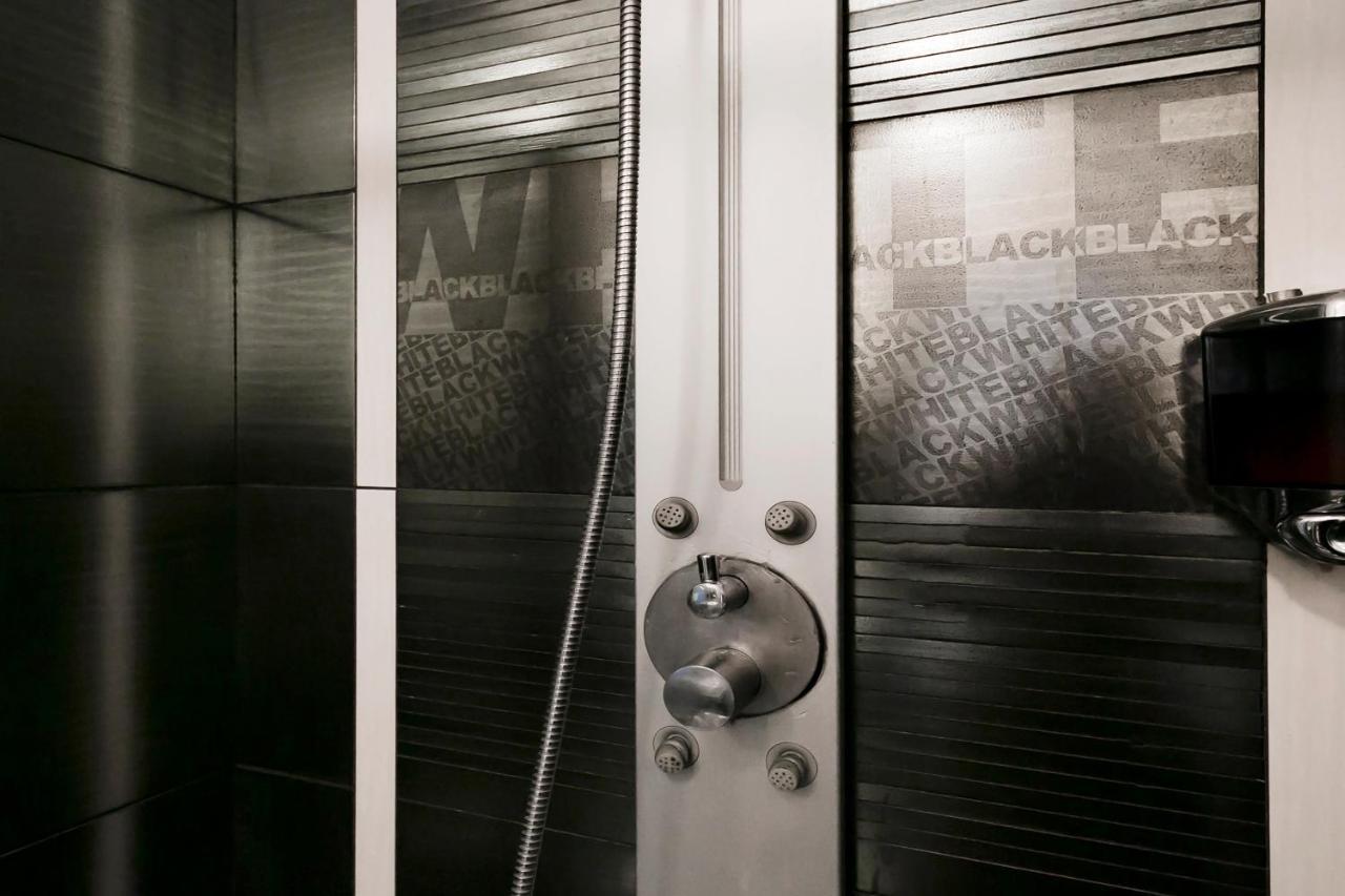 Hotel Dm69 - Termini Monti Crossroads Roma Exterior foto